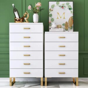 Commode moderne blanche avec pieds dorés et tiroirs