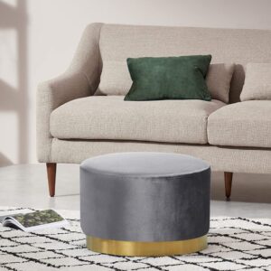 Un Pouf Rond 55X55Cm en Velours et Ceinture Dorée idéal pour ajouter une touche de sophistication à votre salon